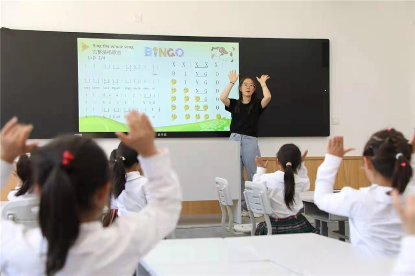 博仕有成課桌椅進駐唐山西那母君華小學(圖7)