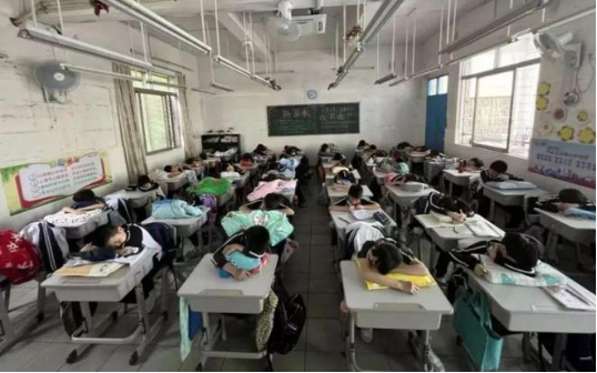 快樂學習，健康午休 | 博士有成午休課桌椅走進莞城中心小學(圖12)