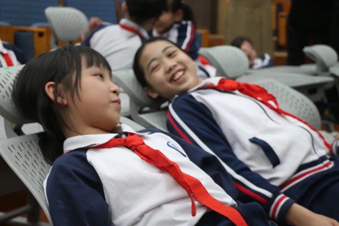 快樂學習，健康午休 | 博士有成午休課桌椅走進莞城中心小學(圖9)